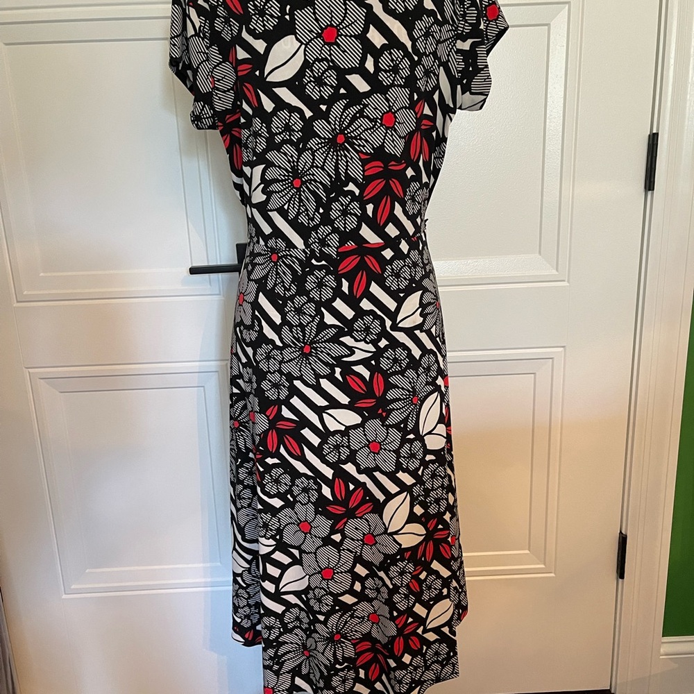 Anne Klein Faux Wrap Dress Sz Lg Floral Graphic Print Blk Wht Red Hi Low Hem - Picture 2 of 6
